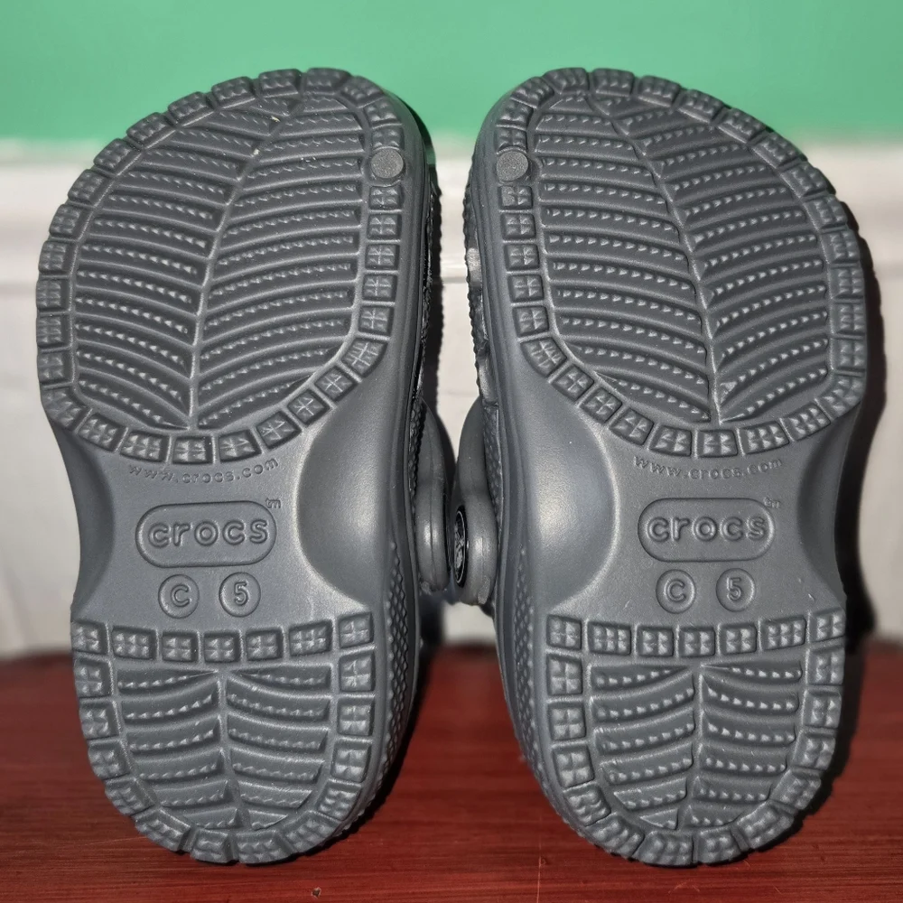 Crocs Unisex Kids Classic Clog Slate Gray Crab Turtle Jibbitz Size C5